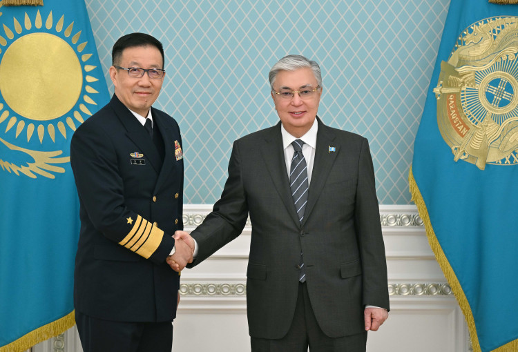 Глава государства принял министра обороны КНР Дун Цзюня