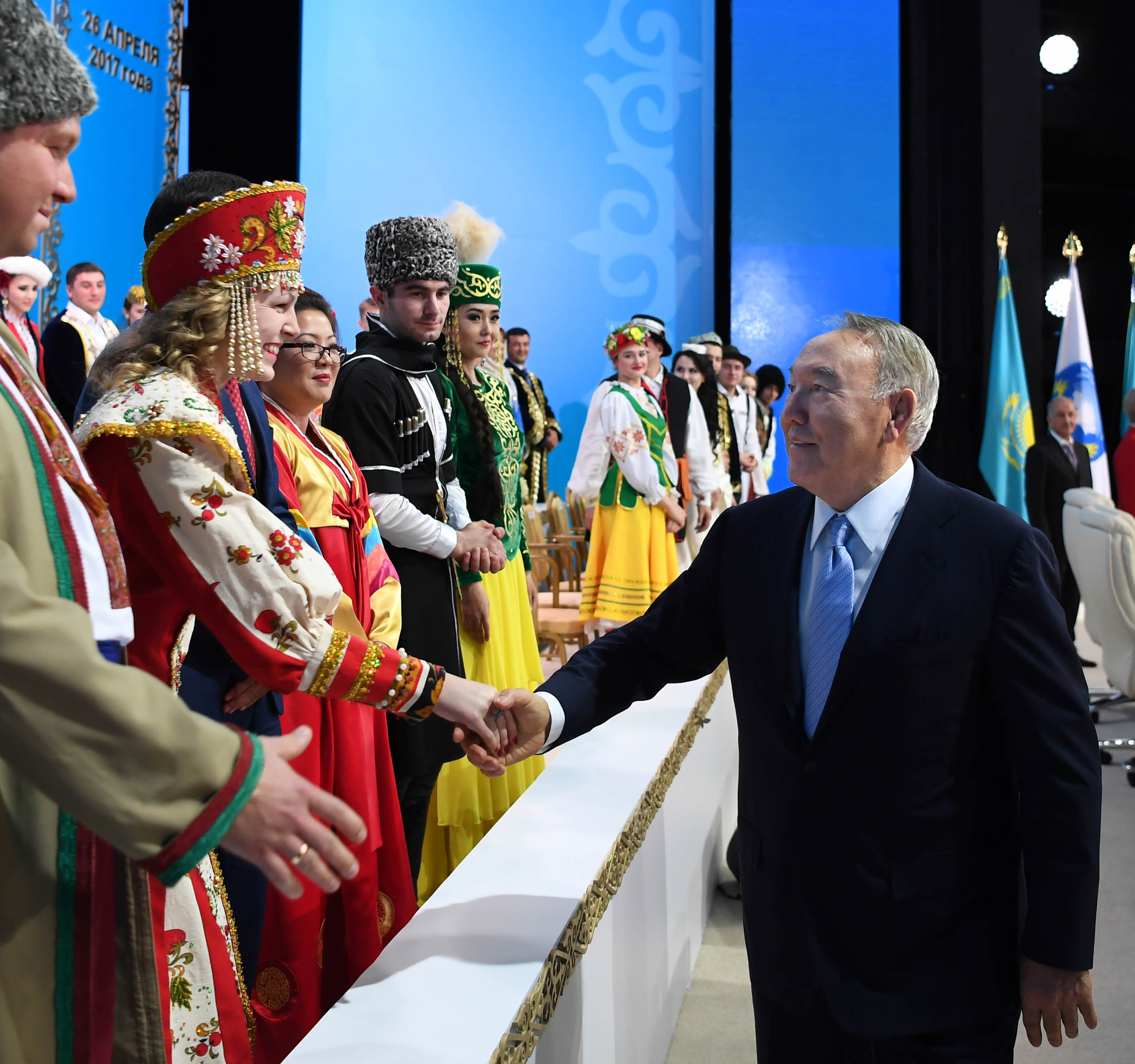 Народ республики казахстан. Ассамблея народов РК. Ассамблея это. Казахстан народ. Национальная политика Казахстана.